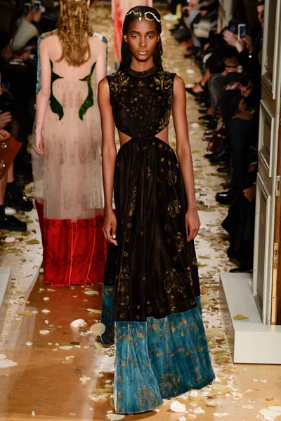 Look 12